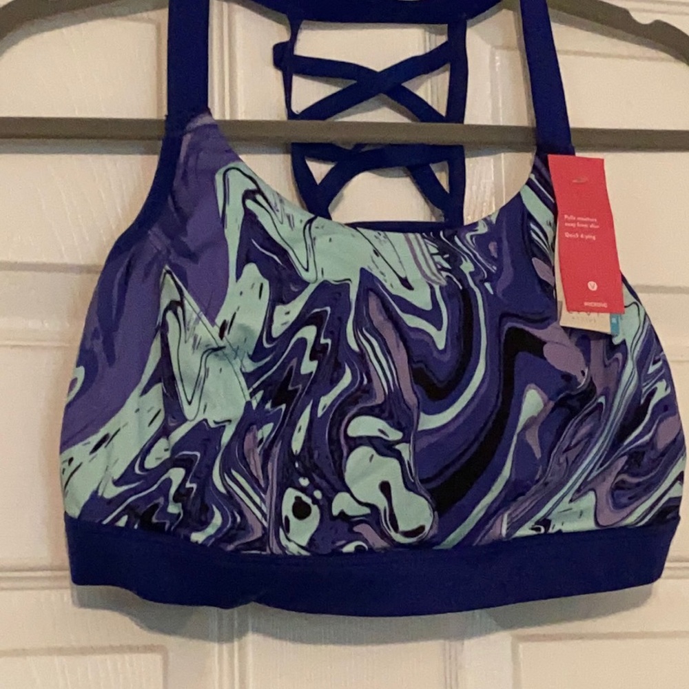 NWT Livi Active sports bra Size 16